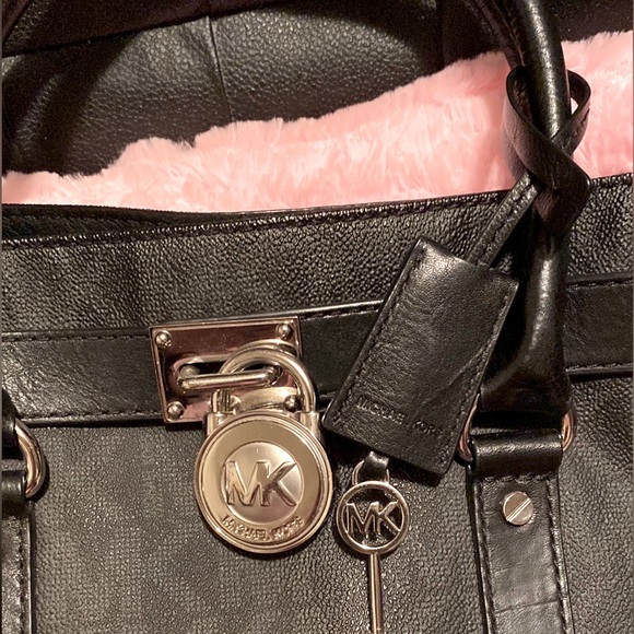 Michael Kors oversized, black with all silver hardware, handles and long strap - Picture 3 of 14
